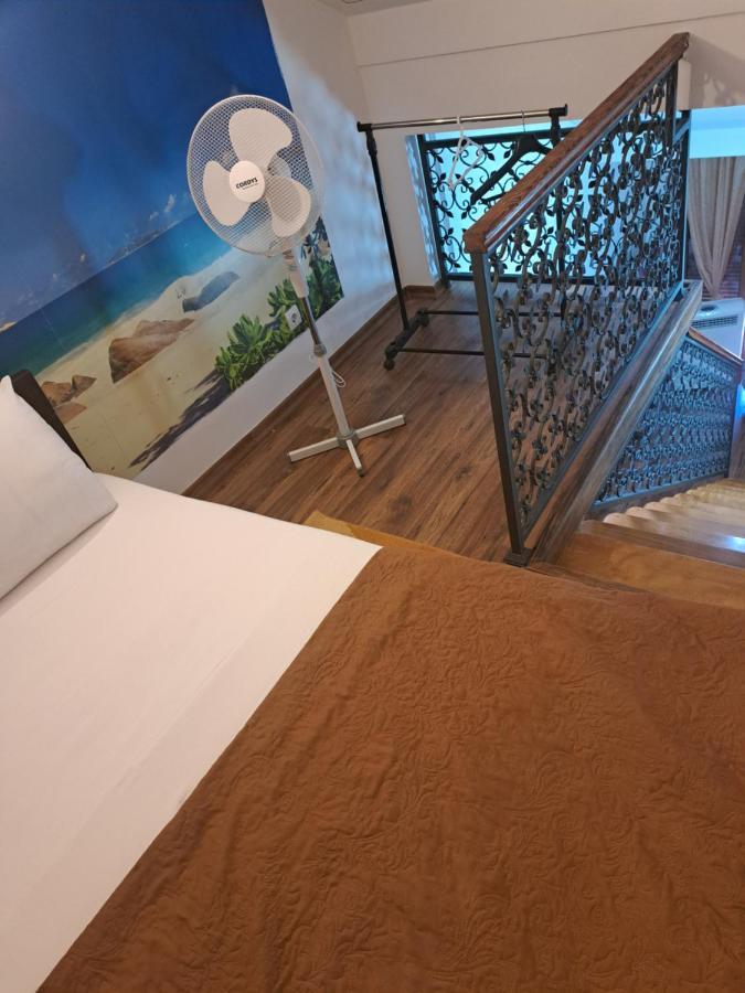 Apartmani Mia Vuksanovic Cetinje Exterior foto