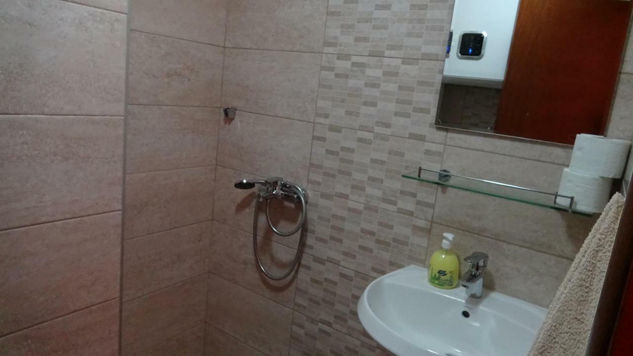 Apartmani Mia Vuksanovic Cetinje Exterior foto