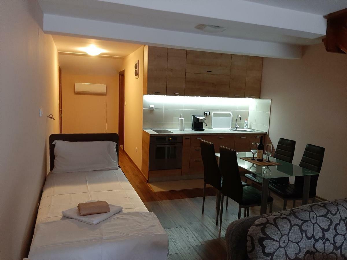 Apartmani Mia Vuksanovic Cetinje Exterior foto
