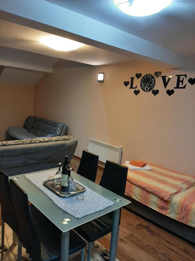 Apartmani Mia Vuksanovic Cetinje Exterior foto